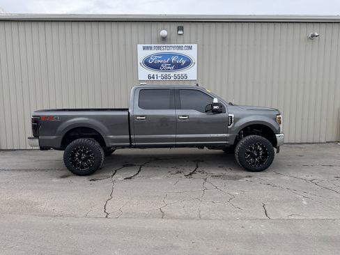 Used 2019 Ford F250 Lariat w/ Chrome Package image 6