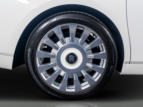 Used 2019 Rolls-Royce Phantom Sedan image 9