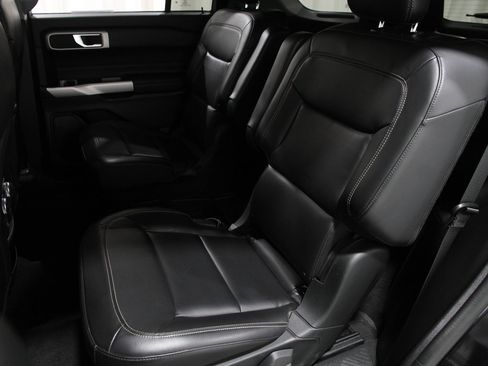 Certified 2021 Ford Explorer XLT w/ Equipment Group 202A image 19