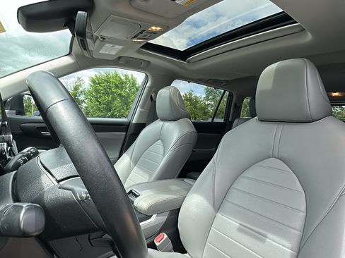 Used 2023 Toyota Highlander XLE FWD image 14