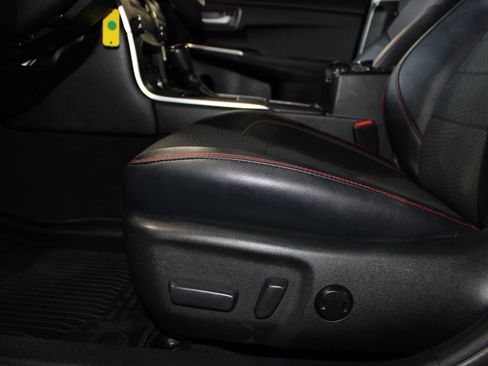 Used 2017 Toyota Camry SE image 15