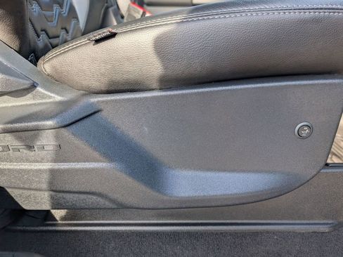 Used 2025 Ford F450 XLT w/ FX4 Off-Road Package image 45