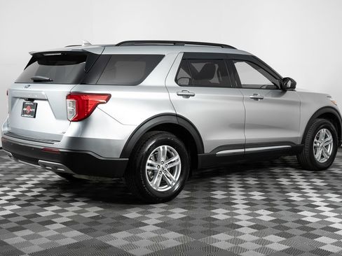 Used 2020 Ford Explorer XLT w/ Equipment Group 202A AWD/4WD image 8