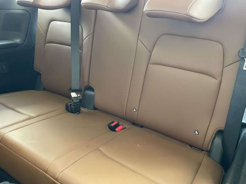 Used 2025 Nissan Pathfinder Platinum FWD image 11