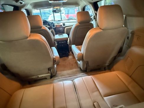 Used 2013 Cadillac Escalade Premium RWD image 17