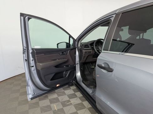 Used 2018 Honda Odyssey LX image 9