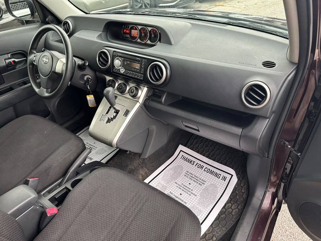 Used 2010 Scion xB FWD image 13