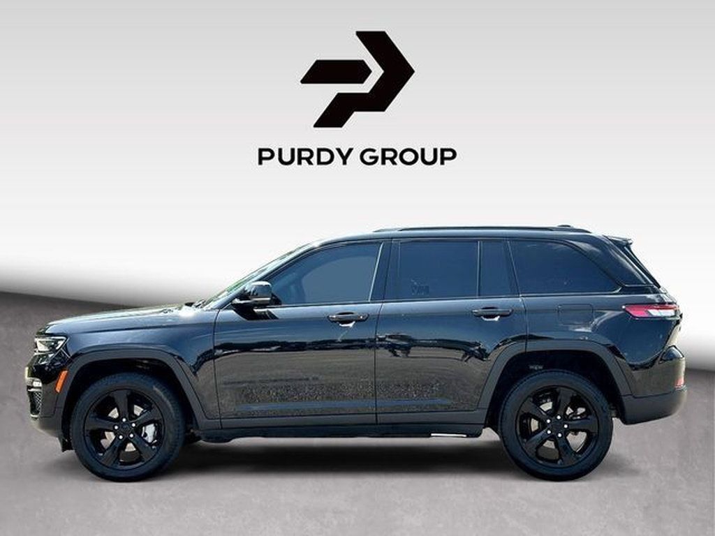 Used 2025 Jeep Grand Cherokee Limited w/ Black Appearance Package AWD/4WD image 5