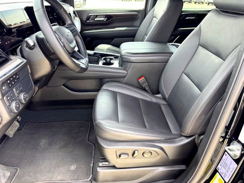 Used 2025 Chevrolet Tahoe Z71 image 12