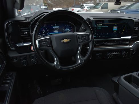 Used 2024 Chevrolet Silverado 2500 LT w/ Convenience Package image 17