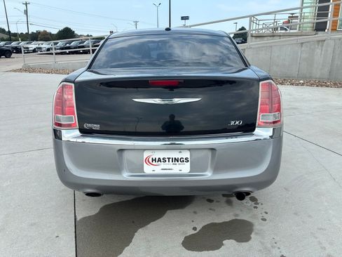 Used 2014 Chrysler 300 RWD image 4