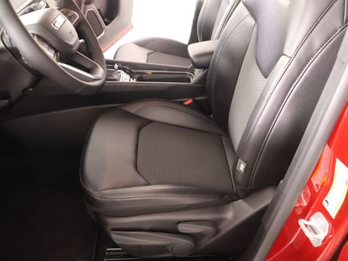 Used 2025 Jeep Compass Latitude image 11