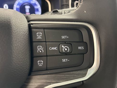 Used 2024 Jeep Wagoneer L Series III w/ Premium Group I AWD/4WD image 48