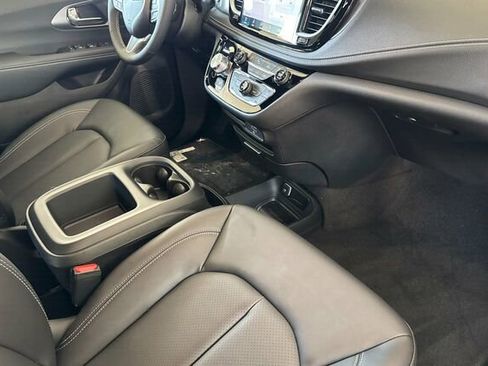 New 2026 Chrysler Pacifica Select image 14