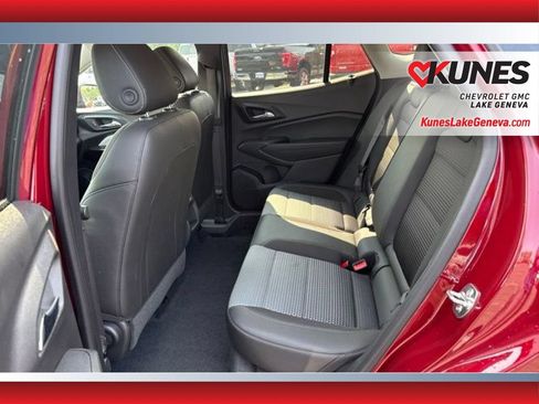 Used 2025 Chevrolet Trax LT w/ LT Convenience Package FWD image 16