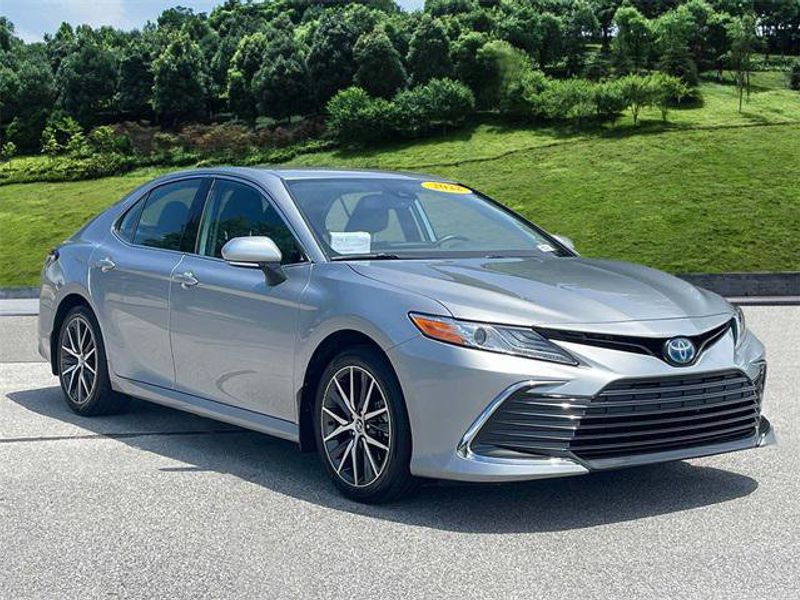 Certified 2022 Toyota Camry XLE image 1