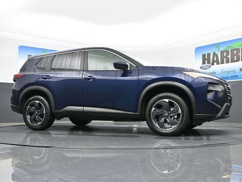 Used 2024 Nissan Rogue SV image 24