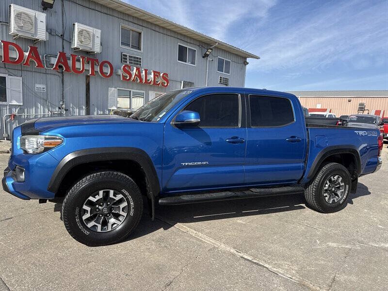 Used 2017 Toyota Tacoma TRD Off-Road w/ Tow Package AWD/4WD image 2