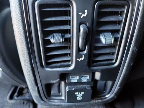 Used 2019 Jeep Grand Cherokee Limited image 29