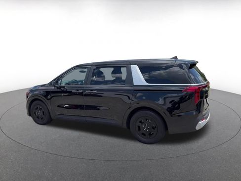 Used 2026 Kia Carnival FWD image 9