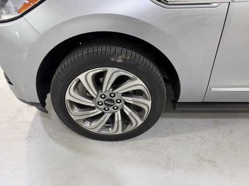 Used 2022 Lincoln Navigator Reserve image 9