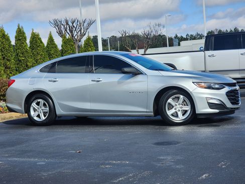 Used 2021 Chevrolet Malibu LS image 3