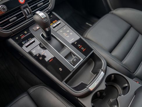 New 2026 Porsche Macan image 22