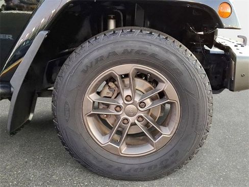 Used 2016 Jeep Wrangler Sahara image 15