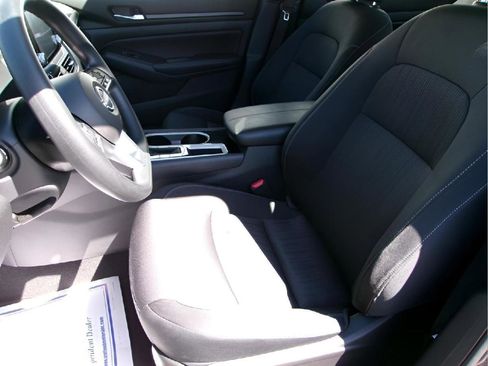 Used 2024 Nissan Altima 2.5 SV FWD image 13