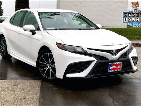Used 2023 Toyota Camry SE image 2