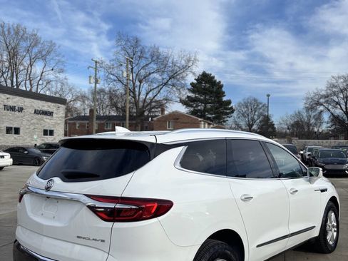 Used 2019 Buick Enclave Essence image 3