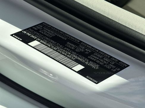 Certified 2025 Volvo XC60 T8 Plus w/ Protection Package Premier image 29