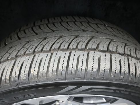 Used 2019 RAM 1500 Limited AWD/4WD image 2