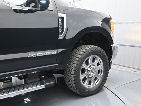 Used 2017 Ford F350 XLT w/ XLT Premium Package image 46