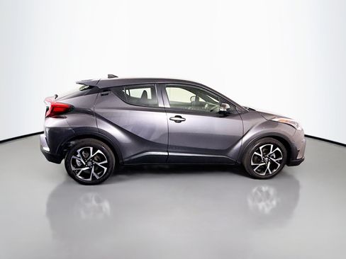 Used 2018 Toyota C-HR XLE FWD image 11