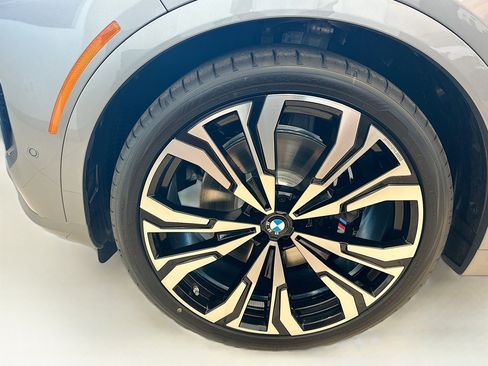 New 2026 BMW X7 M60i image 23