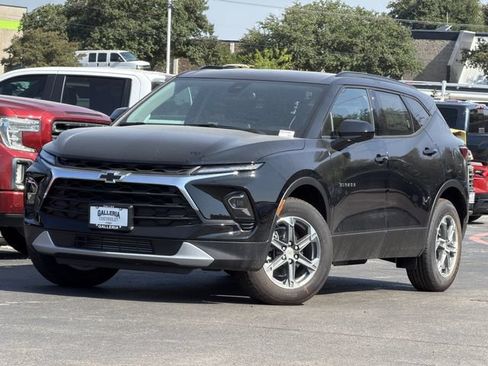 New 2026 Chevrolet Blazer LT w/ Convenience Package FWD image 2