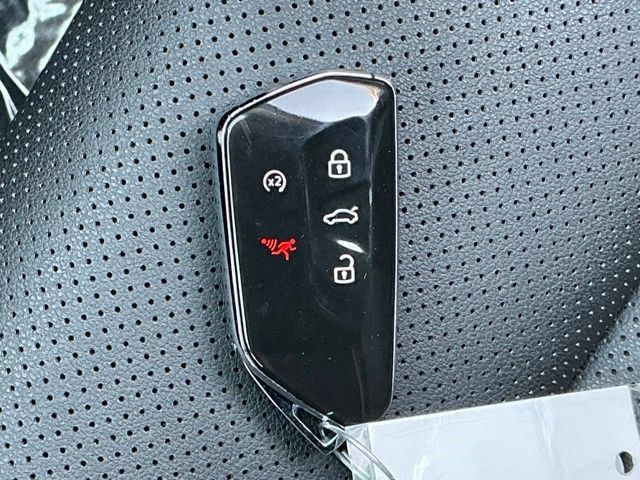 Used 2025 Volkswagen Atlas SE FWD image 34