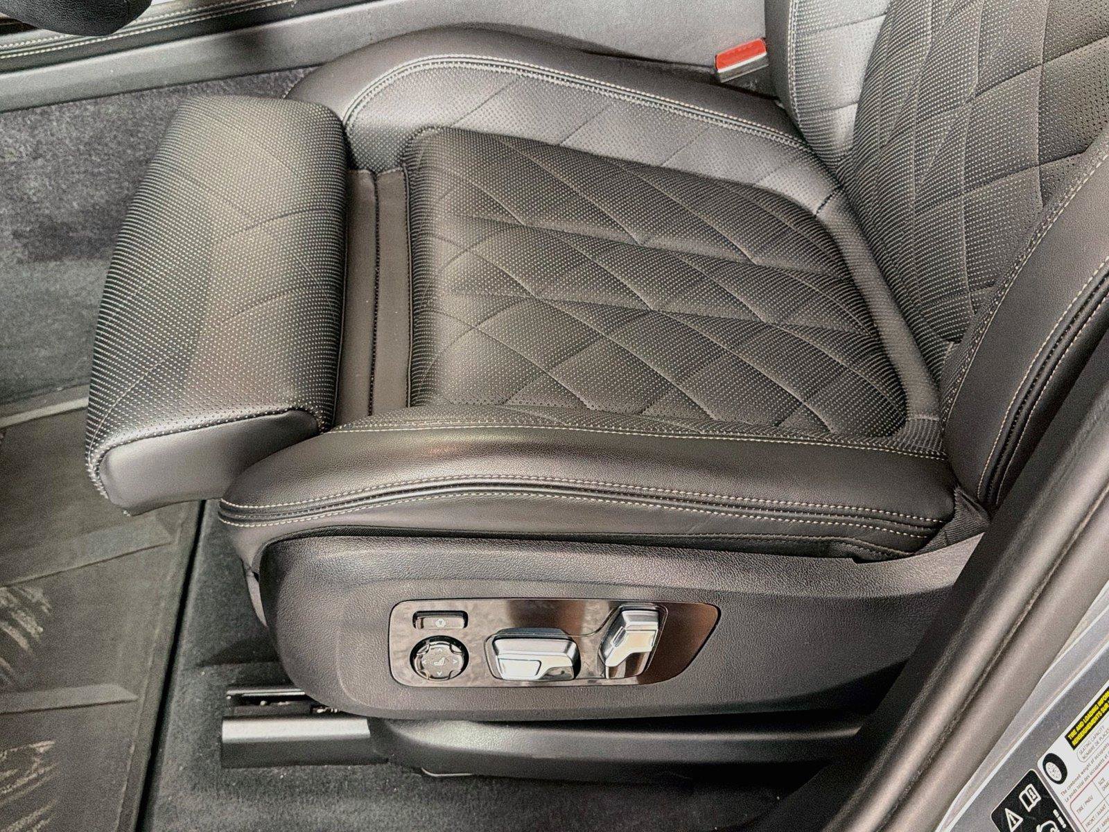 Used 2024 BMW X7 xDrive40i w/ Climate Comfort Package AWD/4WD image 19