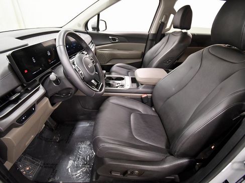Certified 2025 Kia Carnival EX image 14