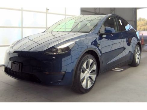 Used 2024 Tesla Model Y Long Range AWD/4WD image 1