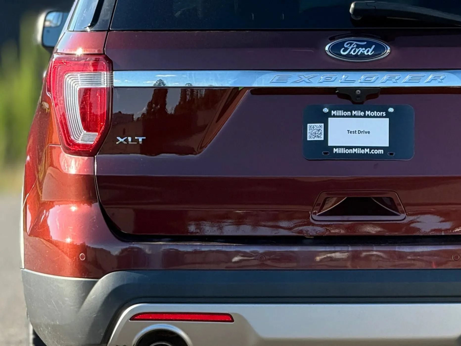 Used 2016 Ford Explorer XLT w/ Equipment Group 201A AWD/4WD image 13