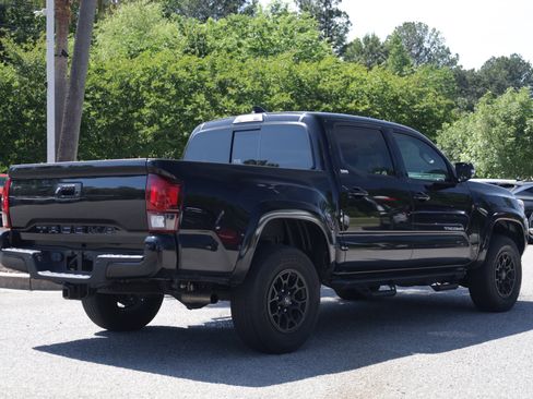 Used 2022 Toyota Tacoma SR5 RWD image 4