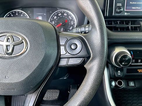 Used 2021 Toyota RAV4 XLE image 9