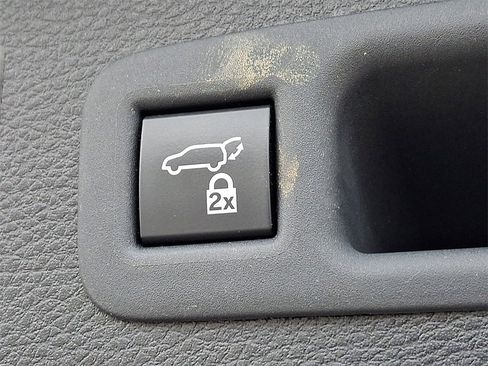 Certified 2024 Toyota Sienna Limited image 30