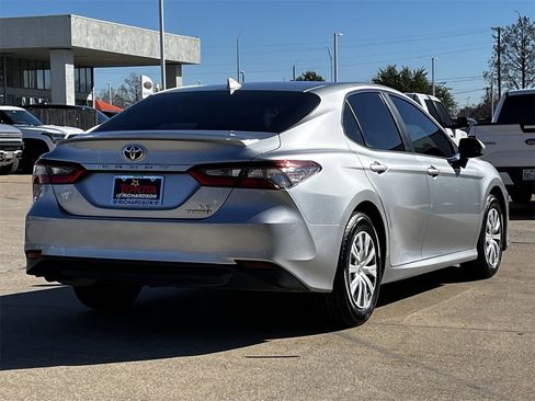 Used 2023 Toyota Camry LE image 4