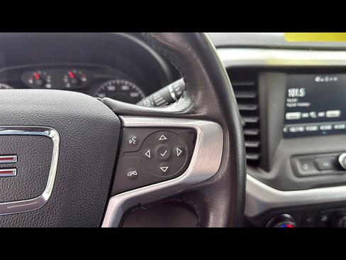 Used 2019 GMC Acadia SLE image 15