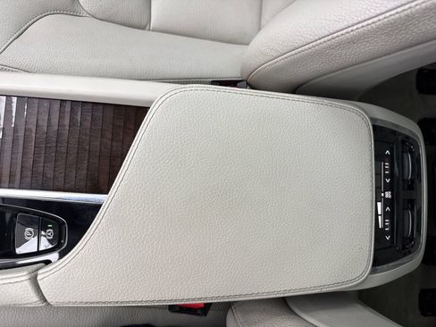 Used 2016 Volvo XC90 T6 Momentum w/ Protection Package Plus AWD/4WD image 31