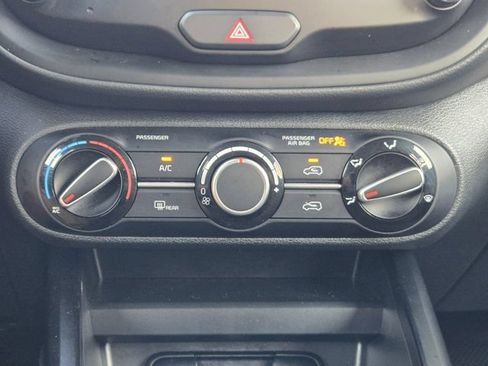 Certified 2025 Kia Soul LX w/ LX Technology Package FWD image 18