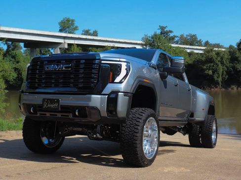 Used 2024 GMC Sierra 3500 Denali Ultimate AWD/4WD image 3